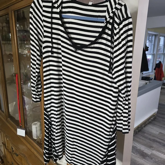 Top - Picture 3 of 3